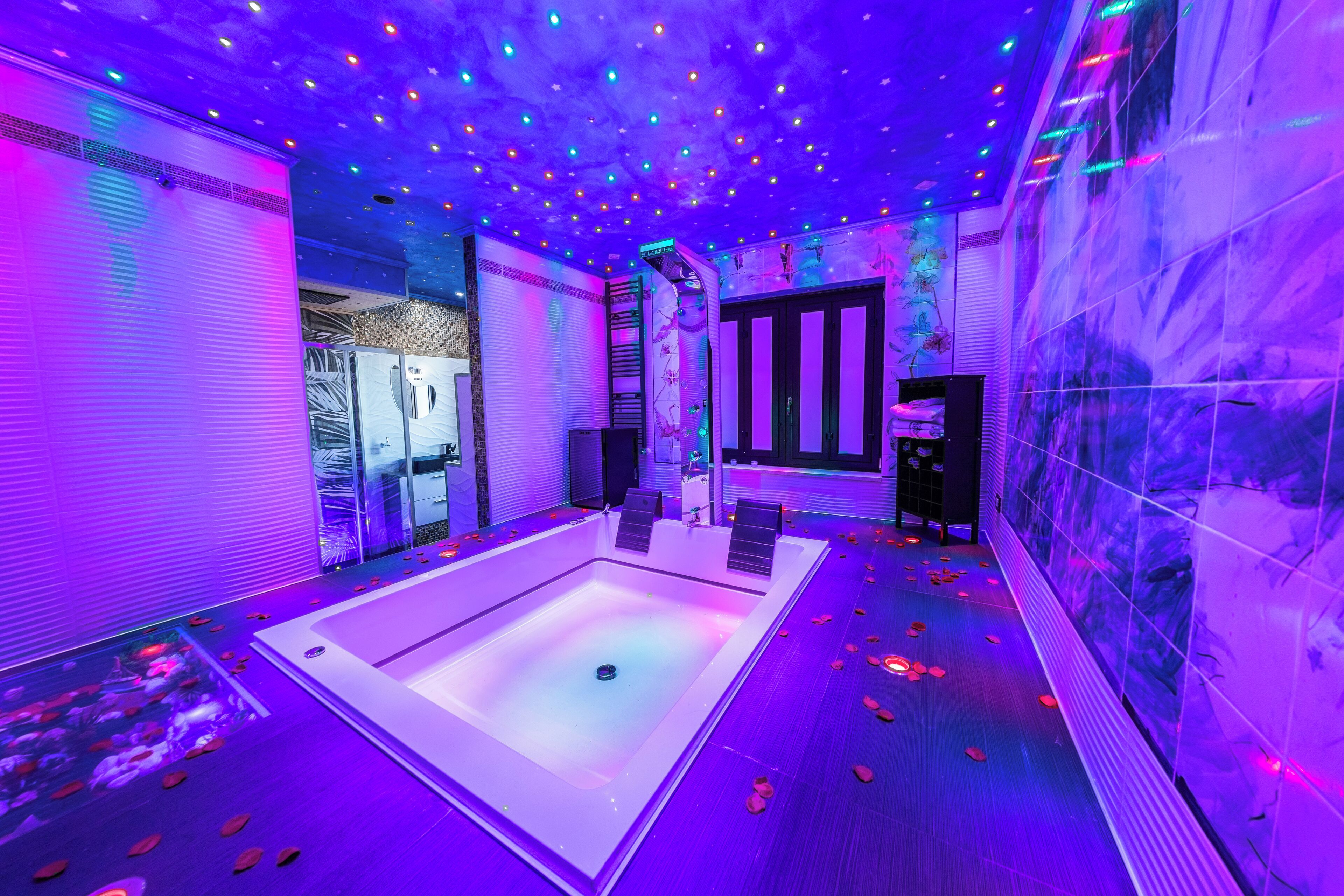 Indoor spa tub