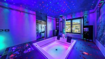 Luksushuoneisto, 1 keskisuuri parisänky, vuoristonäköala | Yksityinen kuumavesiallas