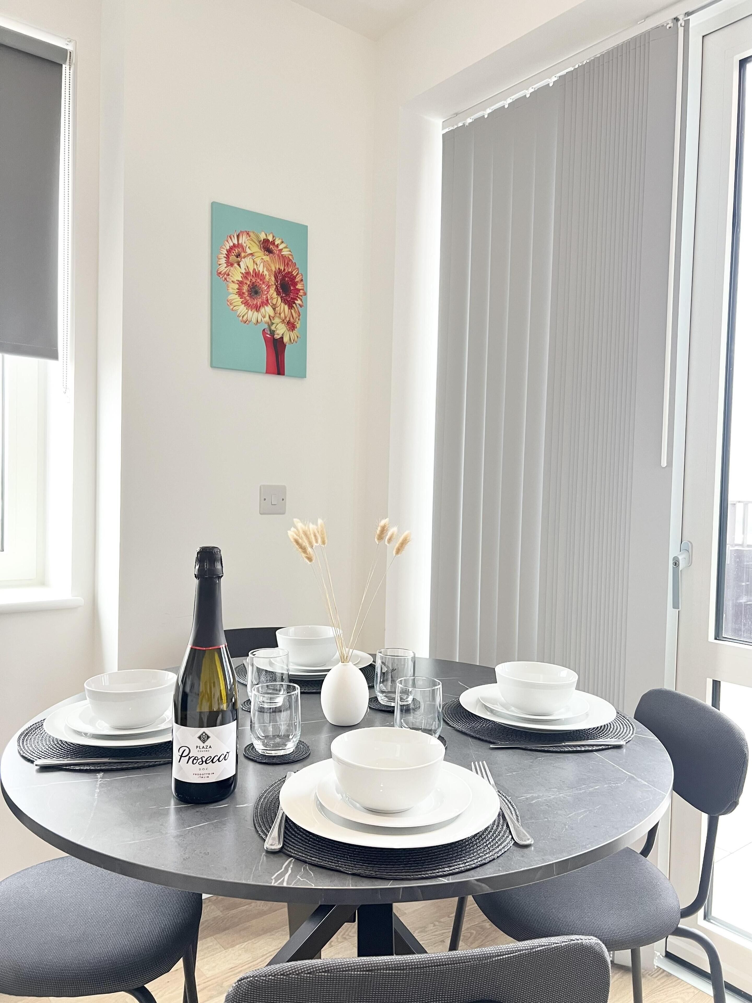 Apartment | Dining