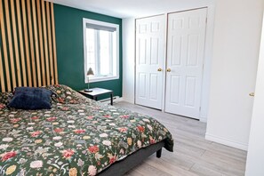 3 bedrooms, desk, iron/ironing board, travel crib