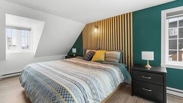 3 bedrooms, desk, iron/ironing board, travel crib