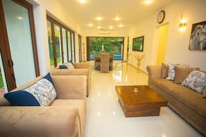 Flat-screen TV - Villa Senaya (Galle)