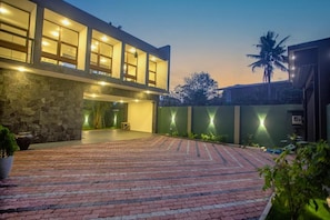 Front of property - Villa Senaya (Galle)