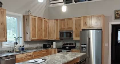 New spacious beautiful Home in enchanting Hill City!