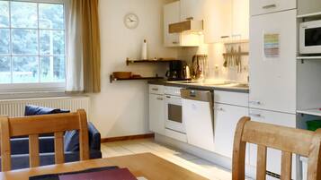 Kühlschrank, Mikrowelle, Ofen, Geschirrspüler