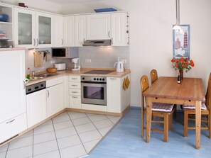 Fridge, microwave, oven, dishwasher - Kapitänskajüte by Interhome (Breege)