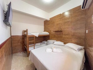 Quadruple Room | Laptop workspace, free WiFi - Pousada Territorial  (Cairu)