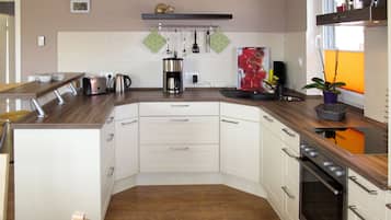 Fridge, microwave, oven, dishwasher