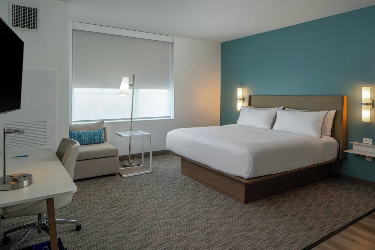 Studio, 1 King Bed | Free WiFi