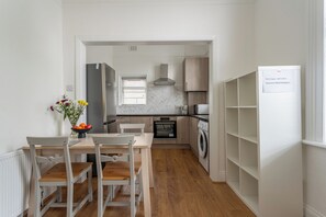Leilighet | Eget kjøkken | Kjøleskap, mikrobølgeovn, ovn og kokeplater