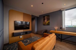 Standard Apartment, 1 Twin Bed, Non Smoking, Kitchen | In-room safe, desk, laptop workspace, iron/ironing board - Aiden By Best Western Georgetown Guyana (Georgetown)