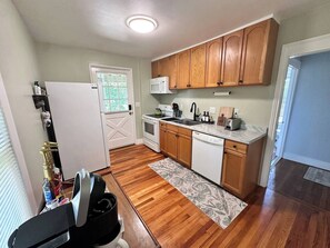 Refrigerador, microondas, horno, placa de cocina