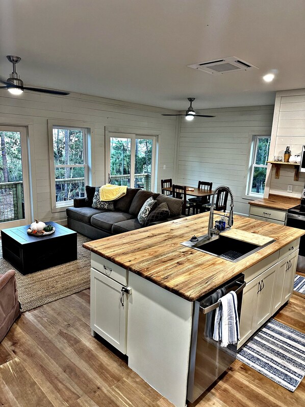 Smart TV - Panacea Treehouse⭐️ Duck Season Discounts! (Panacea)