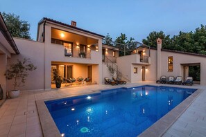 Pool - Villa Rotonda - Beautiful modern built villa with large privat pool, perfectly located for exploring Istria (Lindar)