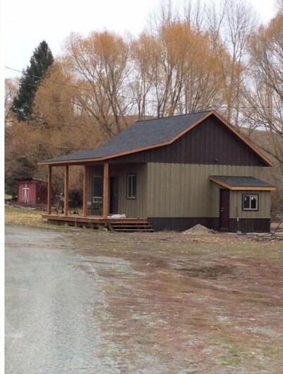 Creek cabin