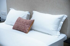 In-room safe, blackout curtains, iron/ironing board, free WiFi - The Retreat Resort (New Delhi)