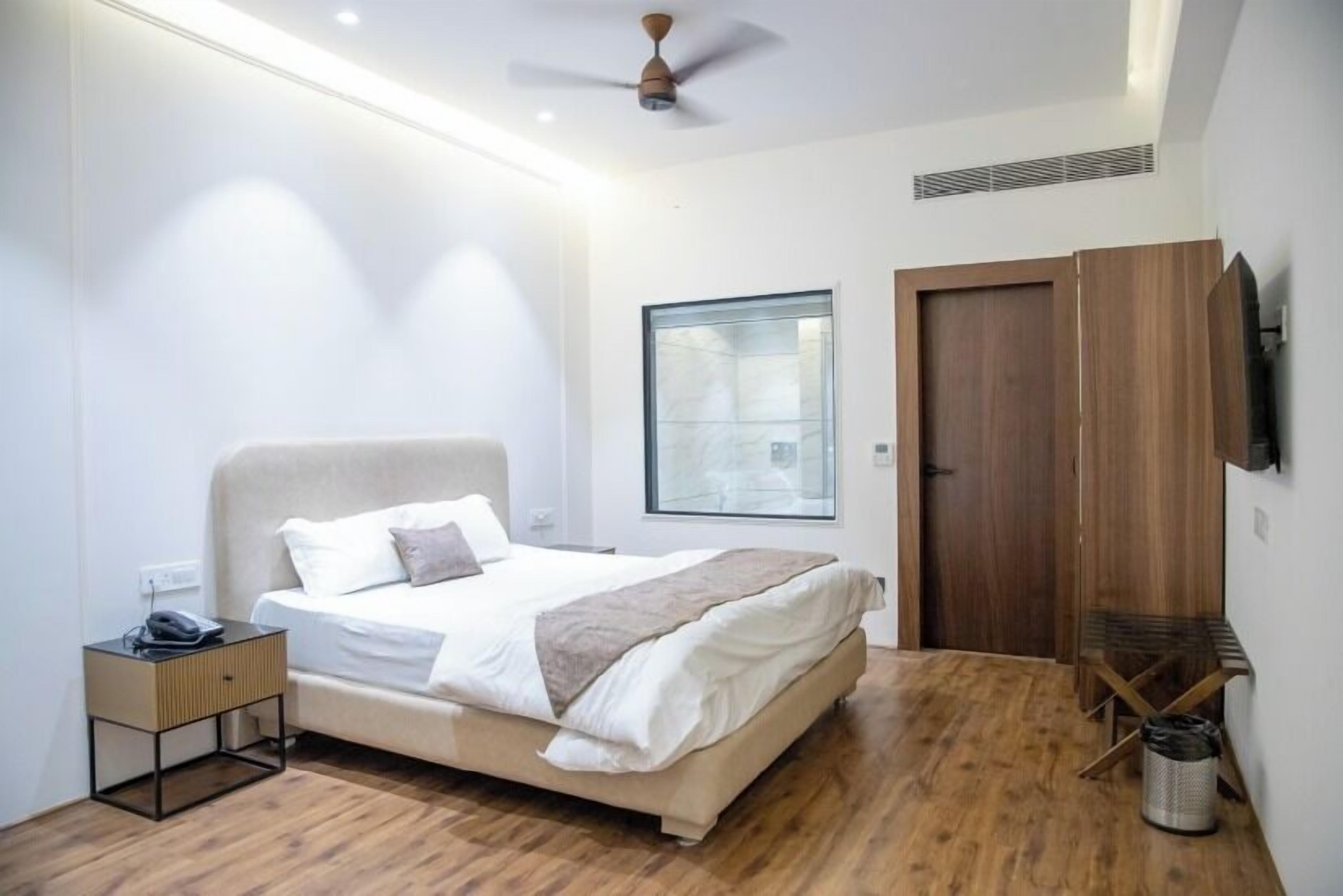 In-room safe, blackout drapes, iron/ironing board, free WiFi