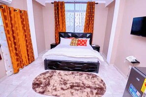 Deluxe Suite, Balcony, City View | Desk, laptop workspace, free WiFi - Thy Favour Hotel (Sekondi-Takoradi)