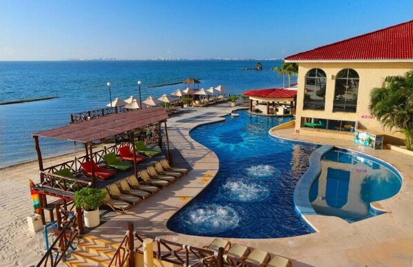 Pool - Apartment beach front in the hotel & Waterpark (Cancun)