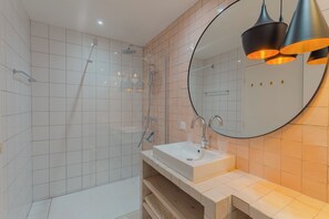 Shower, hair dryer, towels, toilet paper