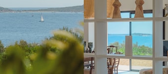 Air-conditioned villa, superb sea and island views, 4 bedrooms, small pool