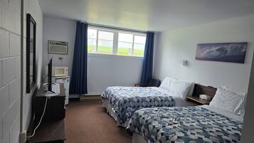 Twin Room | Desk, laptop workspace, WiFi (free)