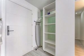 9 habitaciones, tabla de planchar con plancha y wifi gratis 