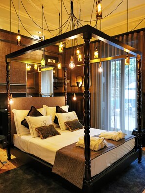 Phòng đôi Deluxe | Két bảo mật tại phòng, màn/rèm cản sáng, phòng cách âm 