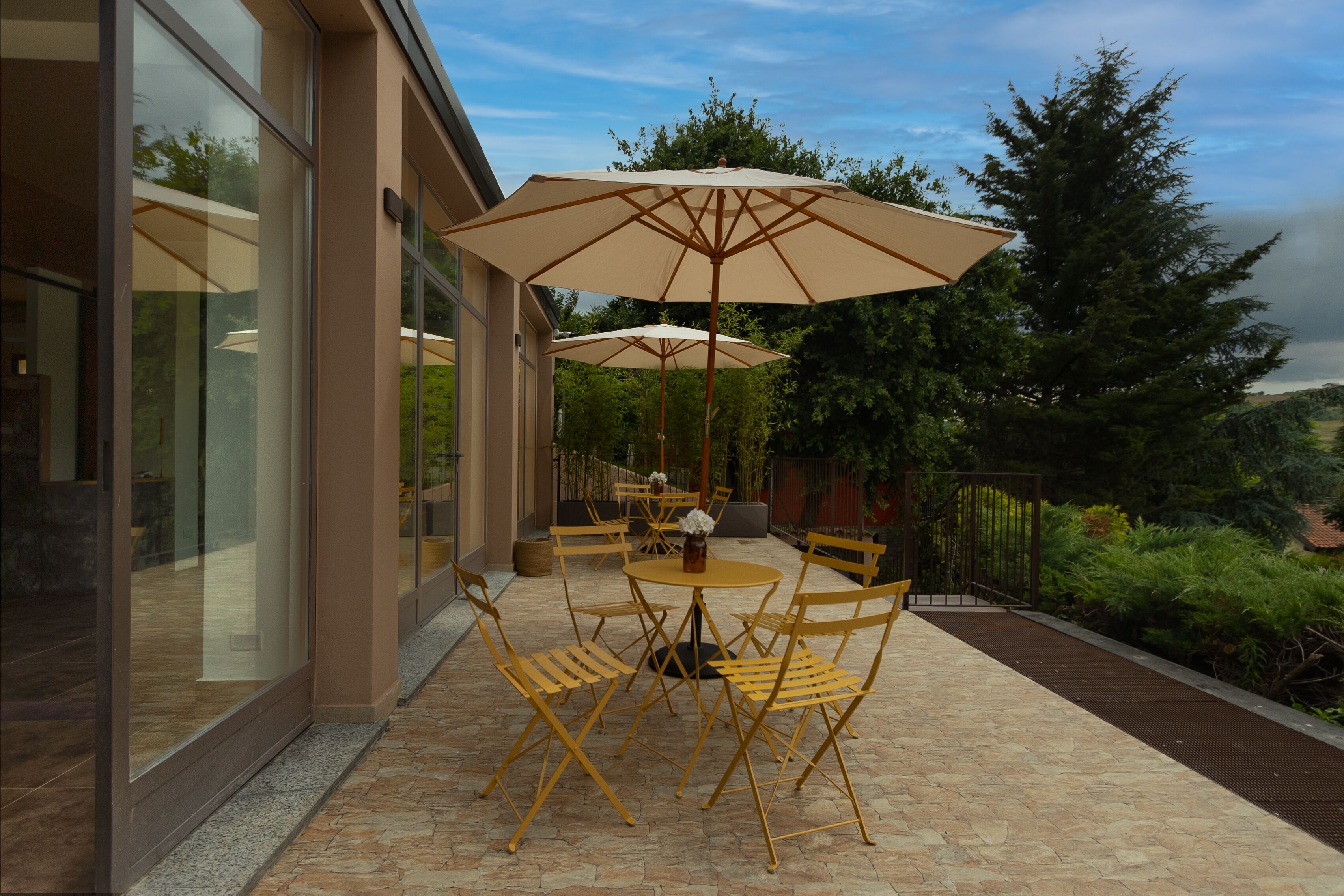 Bar à cocktails, vue sur le jardin, ouvert tous les jours