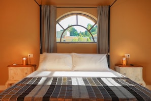 Desk, iron/ironing board, free WiFi - Luce Boutique Hotel (Fortunago)