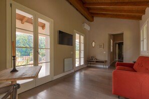 普通套房, 1 張標準雙人床及 1 張梳化床, 山景, 高層 | 書桌、熨斗/熨衫板、免費 Wi-Fi