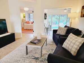 Smart TV, ping pong, books - Family-sized beach house with pool; walk to beach and restaurants (St. Augustine)