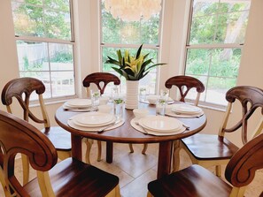 Dining - Family-sized beach house with pool; walk to beach and restaurants (St. Augustine)
