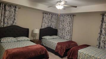 6 bedrooms, desk, iron/ironing board, travel crib