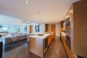 Luxury Villa, Multiple Beds, Pool Access, Pool View (Casa Azul) | Private kitchen | Fridge, microwave, oven, stovetop - Casa Azul (Los Angeles)