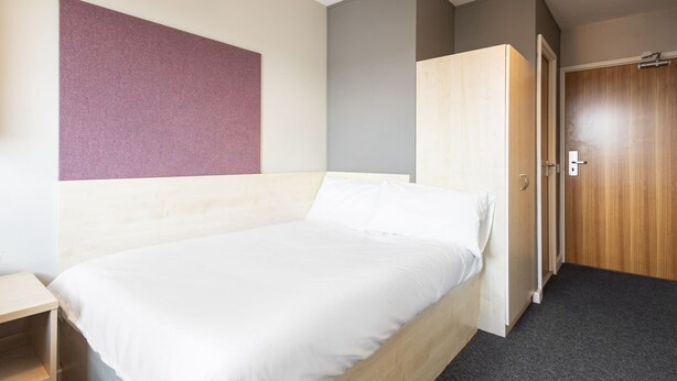 Room - Host & Stay Central Quay (Sheffield)