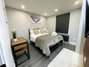 1 habitación, tabla de planchar con plancha, wifi y ropa de cama 