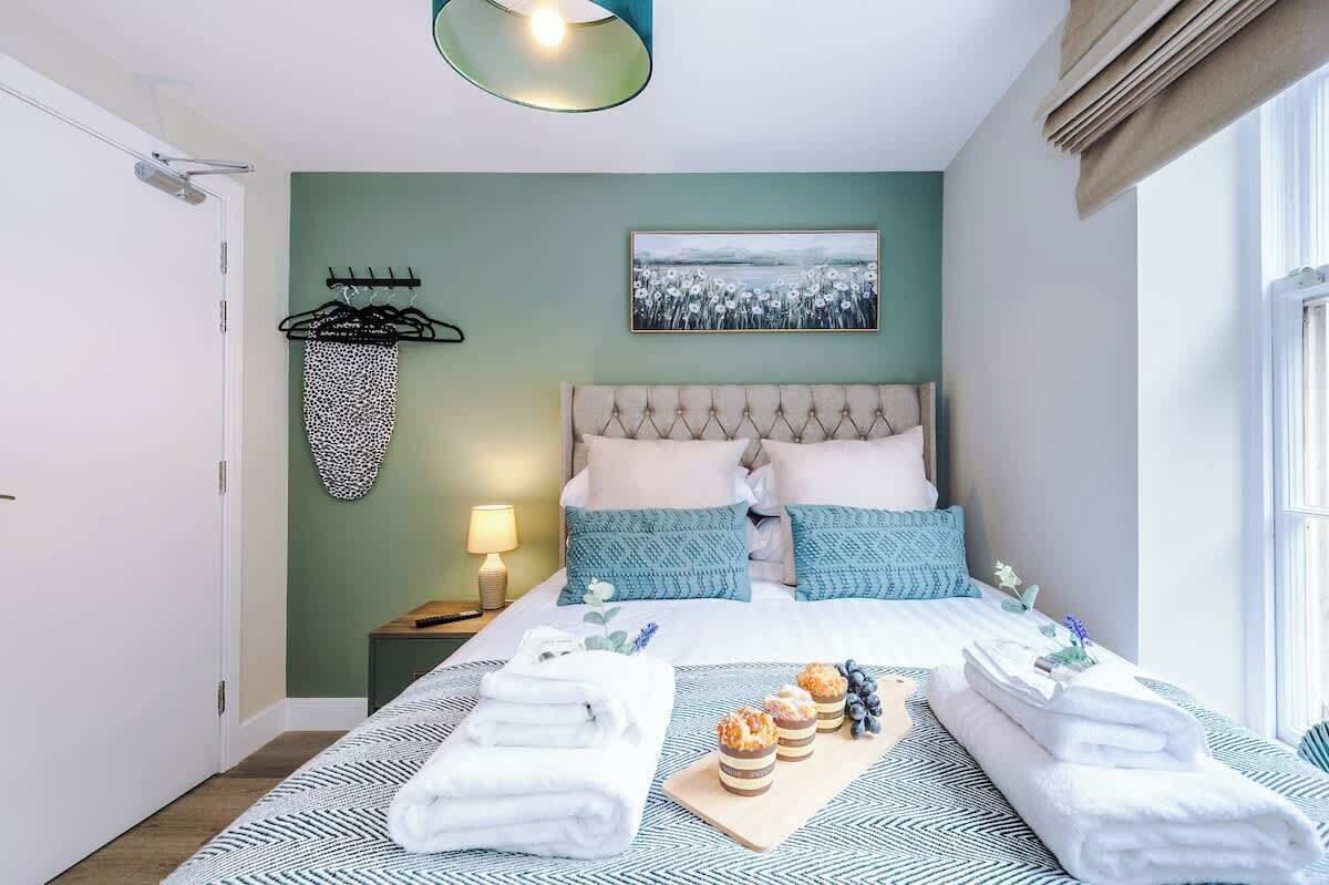 1 chambre, fer et planche à repasser, lit parapluie, Wi-Fi