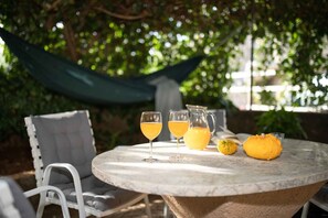 Outdoor dining - Holiday apartment mit Klimaanlage (Bogovići)