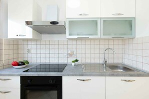 Private kitchen - Holiday apartment mit Klimaanlage (Bogovići)