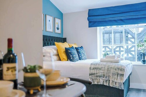 NEW! Pristine Studio in the City-Centre, Sleeps 2!