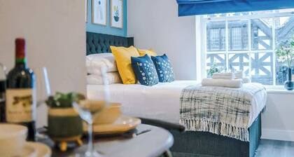 NEW! Pristine Studio in the City-Centre, Sleeps 2!