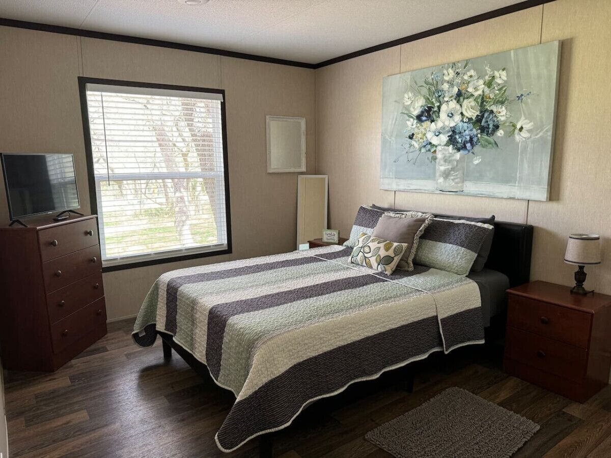 3 habitaciones, tabla de planchar con plancha, wifi y ropa de cama 