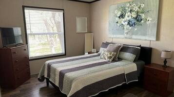 3 habitaciones, tabla de planchar con plancha, wifi y ropa de cama