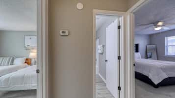 2 habitaciones, tabla de planchar con plancha, wifi y ropa de cama