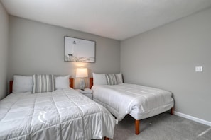 2 habitaciones, tabla de planchar con plancha, wifi y ropa de cama