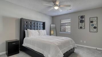 2 slaapkamers, een strijkplank/strijkijzer, wifi, beddengoed