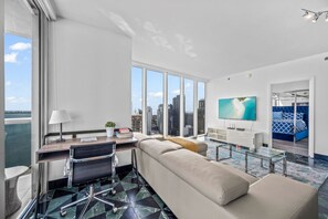 Televisión y chimenea 