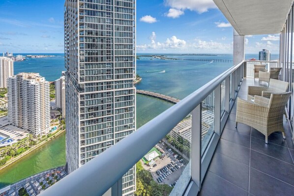 Property grounds - Icon Brickell 2BDR 46th Fl Ocean & Pool Views (Miami)