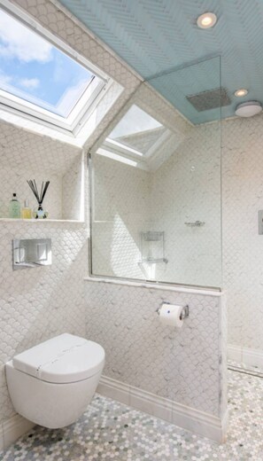 Shower, towels, toilet paper - Dun Brae Cottage, Dornoch (Dornoch)